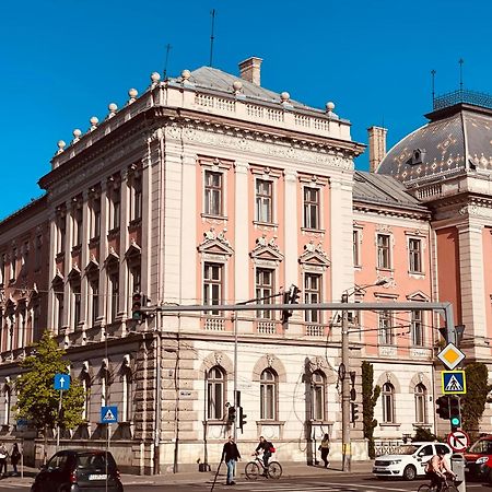 Littleparis Leilighet Cluj-Napoca Eksteriør bilde