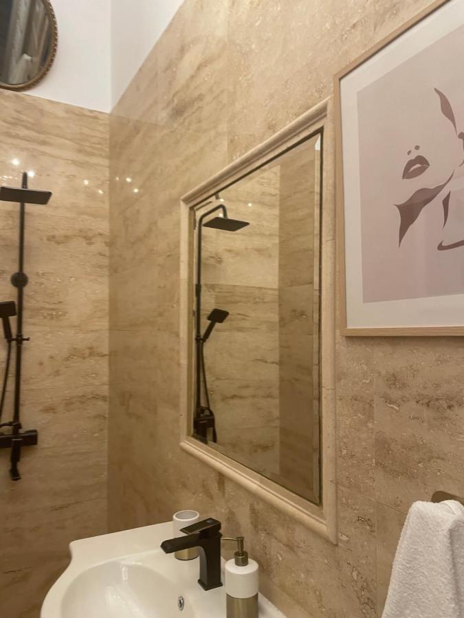 Littleparis Leilighet Cluj-Napoca Eksteriør bilde